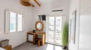 Parosquare Central Suites - Image 5