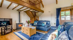 3 Bed in Woodford oc-w32062 - Image 2