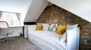 Quarry Cottage Courtyard Garden - Pass the Keys - Image 2