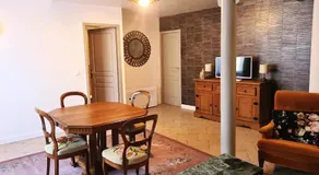 Gîte en face du Château de NIZAS, 4 chambres d'hôtes et 1 appartement familial avec 2 chambres - Image 3