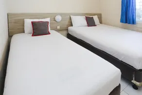 Hotel Villa Bunga Bunga 6 Hour Stay - Image 2
