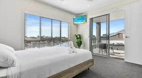 Ocean Escape - Majestic, Luxurious Canal Home - Image 2