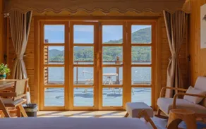 Tanka fishing rafts and floating homestays - Image 2