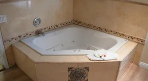 777 Motor Inn - Image 3