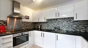 Great Value Century Wharf Apartment Near Cardiff Bay with Off Road Parking - Image 5