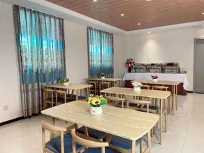 Longfeng Hotel - Image 3