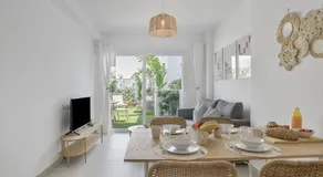 Appartement de vacances avec internet haut débit, terrasse et piscine | Vue jardin | Adapté au travail à distance - Image 3
