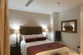 L'eola Suites and Apartments - Image 2