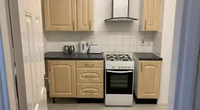 London Stratford 3 Bedrooms House, Separate Reception, Close to ABBA, Westfield, Olympic Stadium - Image 4