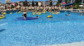 Ideal three bed apartment for families closed to the Beach - Image 3