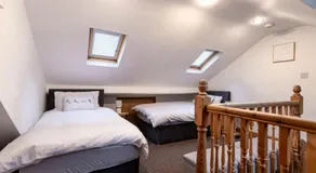 Edinburgh Street, Sleeps 9, 4 Bedrooms, Wifi, Long Stay Disc - Image 2
