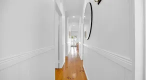 4 Bed Queenslander City Views Walk to Suncorp Deck + Parking - Image 4