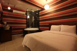ZIP Hotel - Image 2