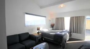 Beach lodge motel  - Image 2