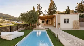 Seaside Breeze Villa - Beachfront, Private Pool, BBQ - Image 2