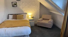 Apt - Sleeps 10 - Parking - Ideal for Contractors - Image 2