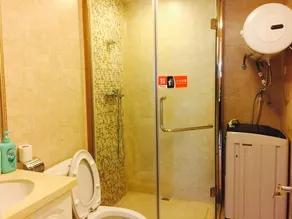 Lucky Hotel - Image 3