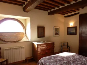 Delightful apartment in old farmhouse with pool - Image 5