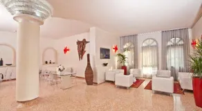 Momi's Hotel - Image 5