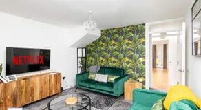 Greenwood By Alt-Stay Contractor Accommodation - 4 Bed Contractor Home With Parking, Wi-Fi & Full Kitchen - Ideal For Long Stay - Image 2