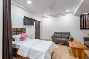 La Deliche Stays - Image 4