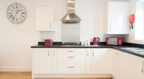 Lysander House - Modern, 4-Bed House, near Alton Towers - Image 4