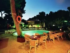 Flacalco Hotel & Apartments - Image 2