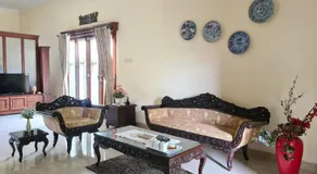 Ndalem Suryo Saptono Guest House - Image 2