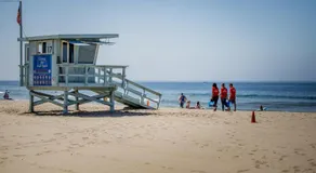 Walk to Santa Monica Beach & Pier I Free Parking! - Image 5