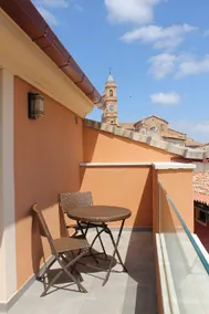 Reymundo - Large Suite Jacuzzi and Terrace - Image 5