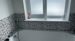 No1 Guest House - Image 3