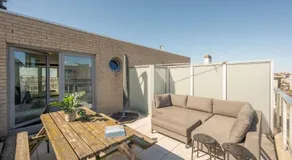 Modern Apartment with Private Rooftop - Image 4