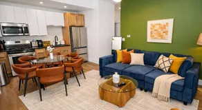 Chicago 3BR King Beds Sleeps 8 Near Humboldt Park - Image 2