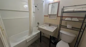 Economy Inn Safford - Image 3