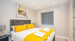 Langston House: 2 Bed, 2 Bath Luxury Apartment - Image 2