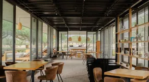 Campera Hotel Burbuja - Image 3