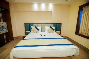 The Divan - Image 2