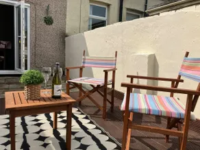 Rose Cottage - 5 Person city centre with parking - Image 4