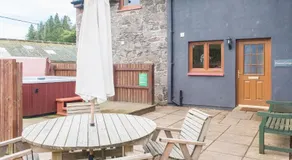 Keepers Lodge with Hot Tub - Image 3
