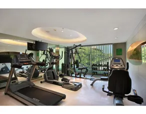 Luxury 1BR Superior King Room #Z123 - Image 3