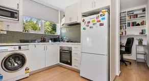 The Nest Elwood - Beachside Escape with Free Parking - Image 4