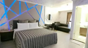 Full Moon Boutique Motel - Image 2