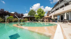 Hotel Golden Lake Resort - Image 3