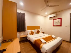 Hotel Metro View Near Kohat Enclave metro station - Image 4