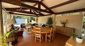 CHARMANT LOGEMENT AVEC PISCINE EN PROVENCE au premier étage d une villa - Image 2
