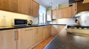 Parkgate Apartment - Near M90, Amazon, Edinburgh - Image 5