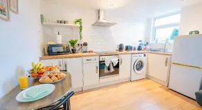 1BR Modern Apartment With Free Parking & Fast WiFi - Image 3