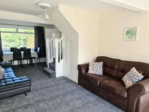 Warsett Crescent, 5 bedrooms near the coast. - Image 2