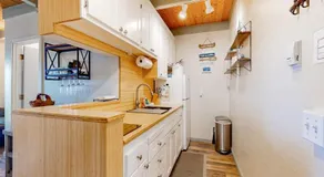 Ski dream walkable to lifts - 2 decks WFH area & shuttle pick-up across street - Image 5