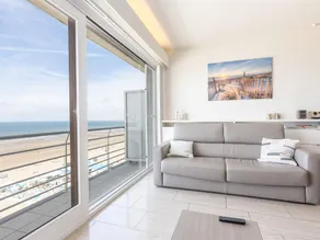 Spacious apartment on the seafront - Image 2